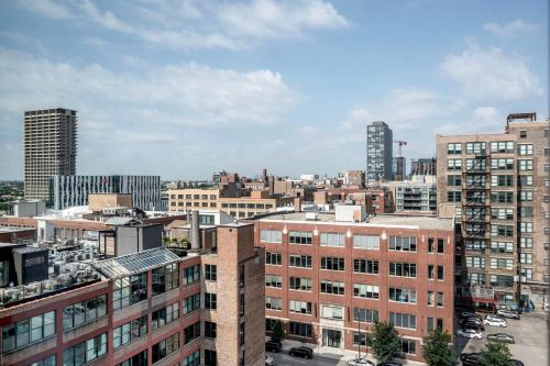 West Loop 2br w theater gym nr restaurant row CHI-950 in Chicago, USA