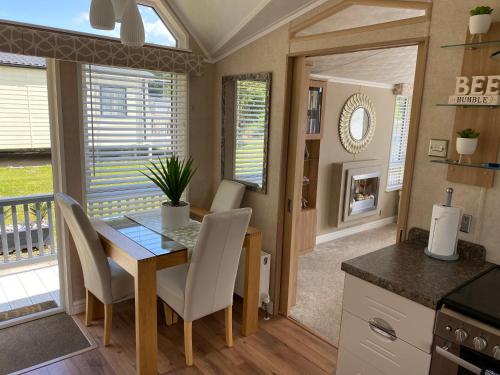 Cosy & Modern Cabin In Heart of Northumberland in Shilbottle