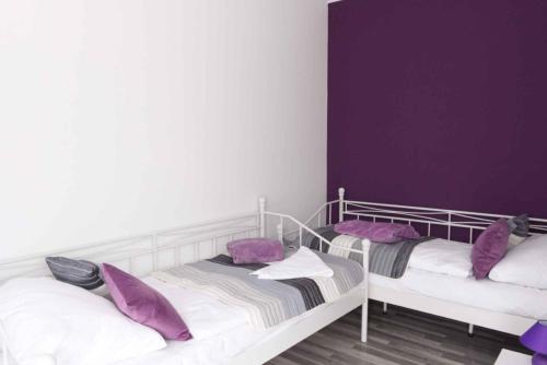 2 twin beds