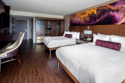 2 queen beds