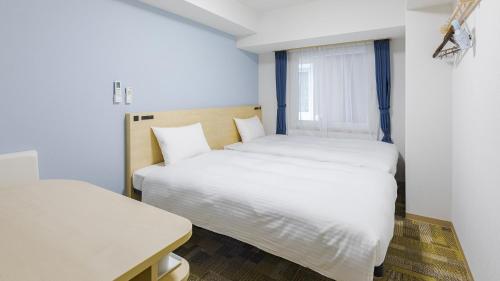 2 twin beds