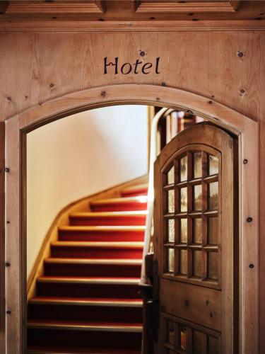 Romantik Hotel Chesa Grischuna - image 4