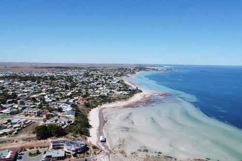 Holli-daze on Coast Moonta Bay