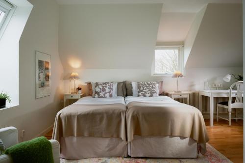 2 twin beds