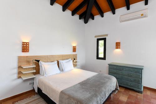 4 bedrooms, 9 beds