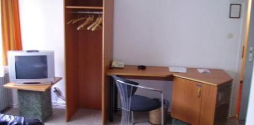 Waldhotel Unterbach - image 13