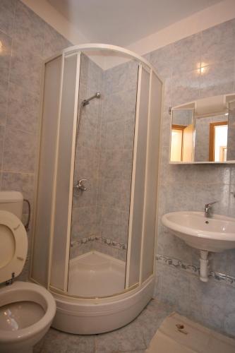Two-Bedroom Apartment with Terrace and Sea View image 8