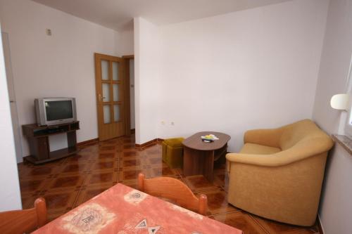 One-Bedroom Apartment room in Apartments and rooms by the sea Pag - 6311