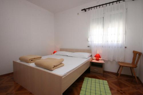 One-Bedroom Apartment image 8