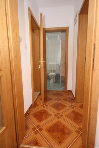 One-Bedroom Apartment image 1