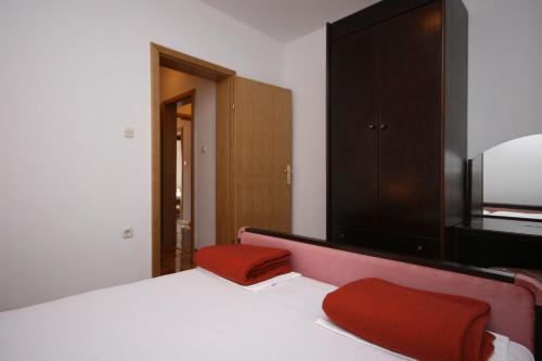 Two-Bedroom Apartment with Terrace and Sea View image 6