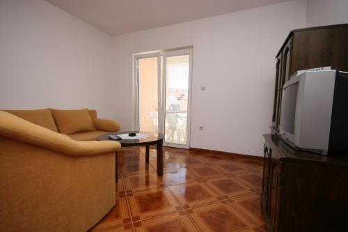 Two-Bedroom Apartment with Terrace and Sea View image 2