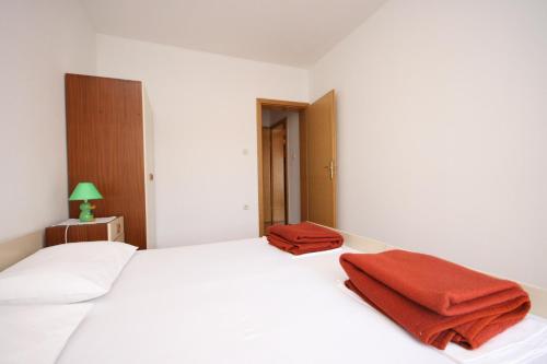 Two-Bedroom Apartment with Terrace and Sea View image 4