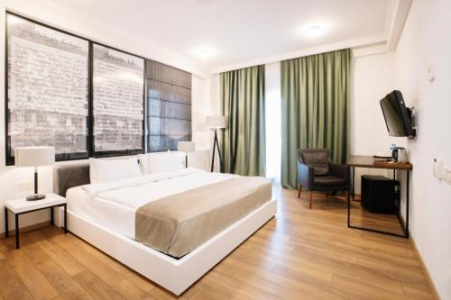 477571097 Citadel Narikala Hotel