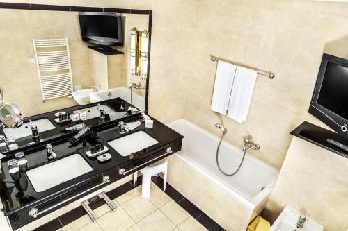 Hotel Suitess - image 11