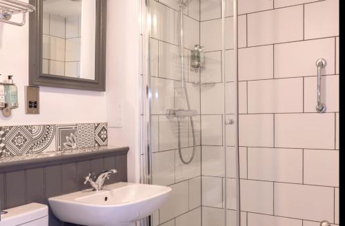 Single Room image 9