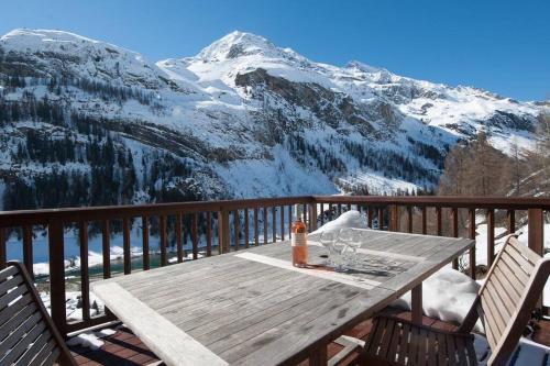 Powder Ridge - 6 bedroom chalet with hot tub near Restaurant l'Armailly