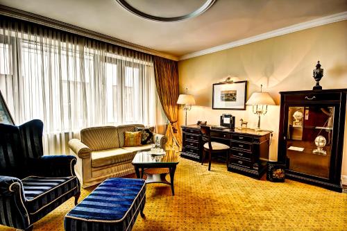 room detail thumbnail 1