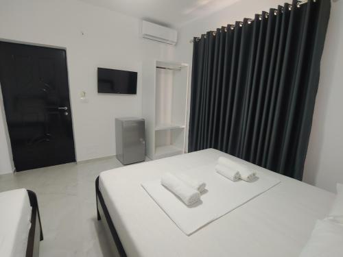 Deluxe Triple Room image 9