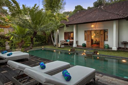 Room & Vespa 3 - Relaxing Stay Center Seminyak