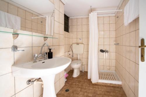 Alexandra Apartments - image 6