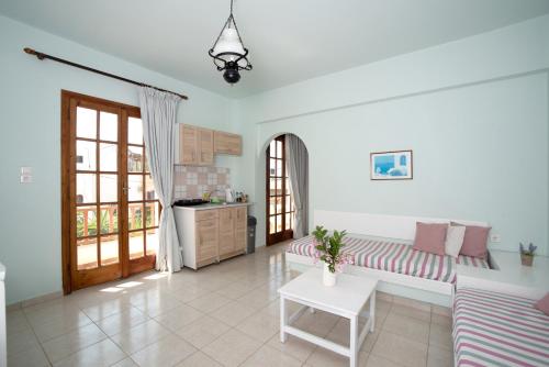 Alexandra Apartments - image 13