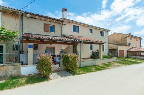 Holiday house Mateo in Bubani