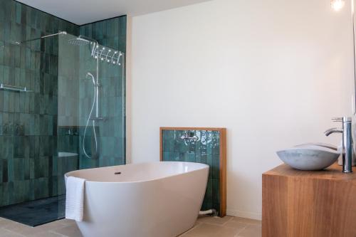 Duche, Hotel Iloma in Sainte-Luce