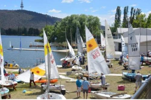 A környék, Classic 2 Bedroom Guest Suite with Garden Oasis located near a Lake in Yarralumla