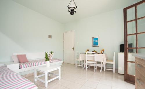 Alexandra Apartments - image 14