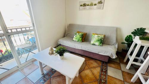 One-Bedroom Apartment image 8