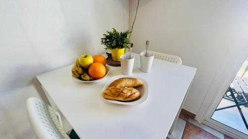 One-Bedroom Apartment image 5