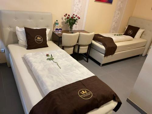 2 twin beds
