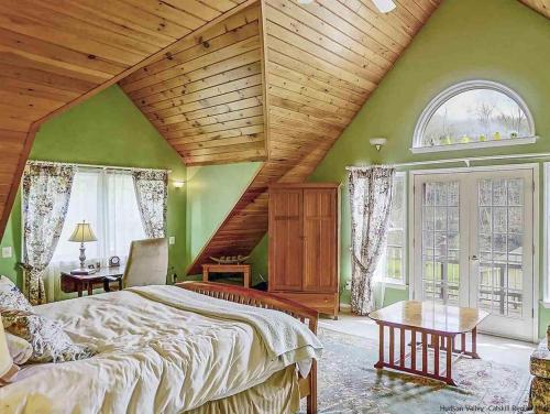 Majestic King Suite in the Doll House in Andes, USA