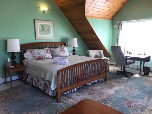 Majestic King Suite in the Doll House in Andes, USA