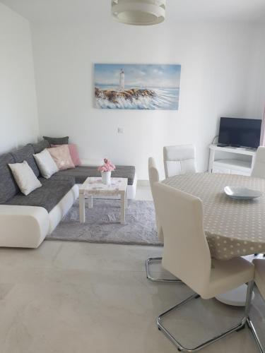 Apartments Mare in Banjol