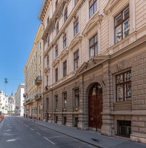 Parliament Dream Apartment!