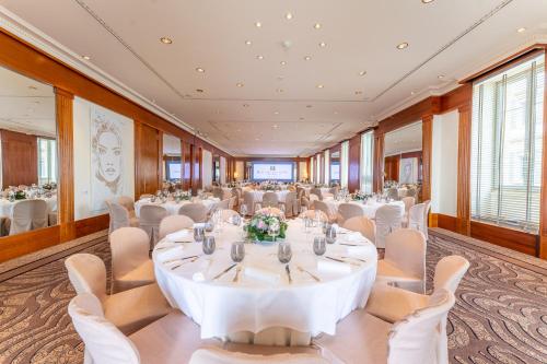 Beau Rivage Hotel in นอยชาเทิล