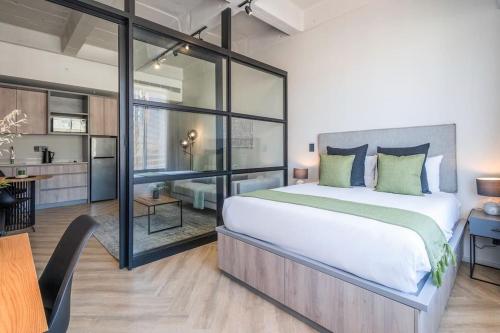 Spacious one bed city apartment