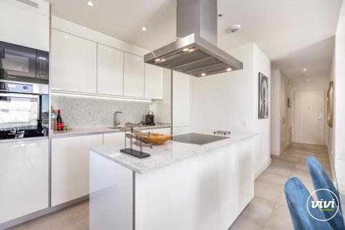 ViVi Homes - Las Palmas Pool Sauna Gym & Beach - image 4