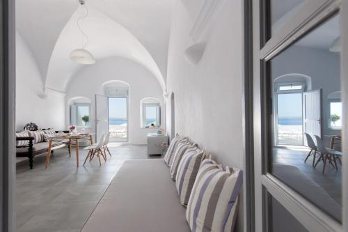  Luxury Cave Villa with Caldera View and Ιndoor Hοt Τub image 1