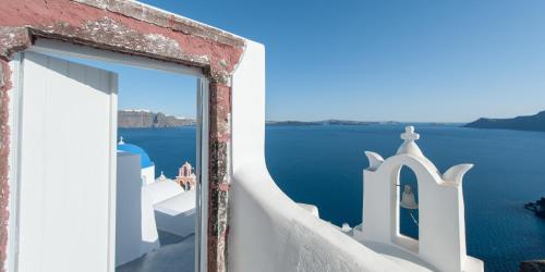  Luxury Cave Villa with Caldera View and Ιndoor Hοt Τub image 2