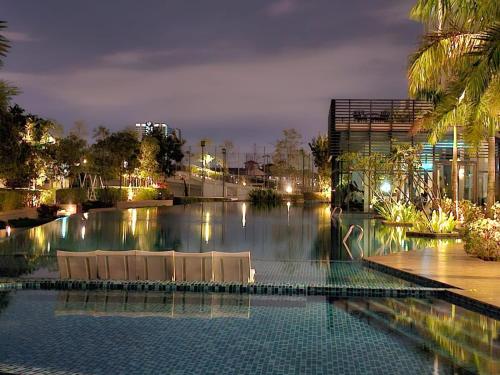 Vibrant Greenfield Home - 5 mins to Sunway Pyramid - image 9