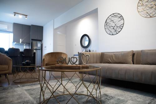 Glamorous, Renovated 3-Bedroom Apt in Nicosia, Никосия (фото 3)