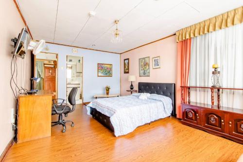 Double Room image 10