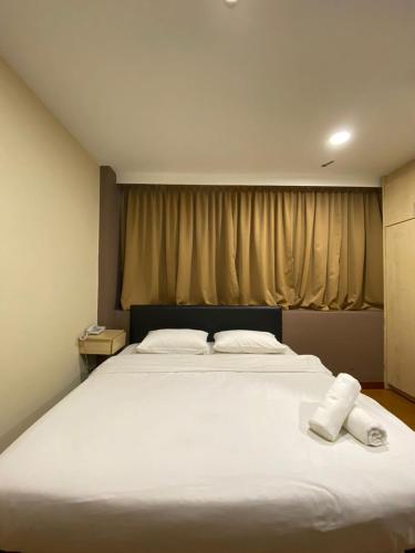 Hotel Ambassador @ Bukit Bintang Room Type - Deluxe King Room