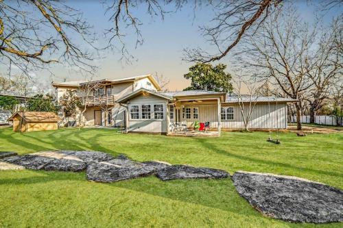 6 BDRM Wine Country Compound on 2 Acres! Pool/HotTub & Club House