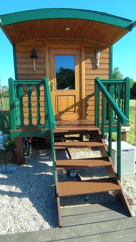 Roulotte de la Petite Beauronne gîte à louer Les Lèches