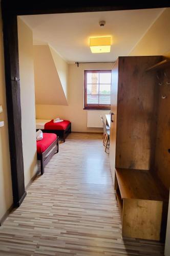 3 twin beds