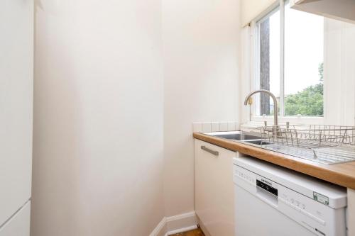 Tasteful 1-bedroom Apartment near Edinburgh Meadows